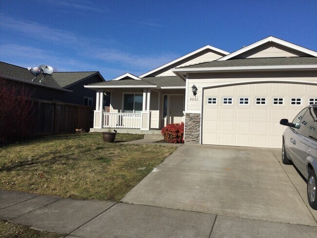 Building Photo - Comfort and Convenience in NE Albany