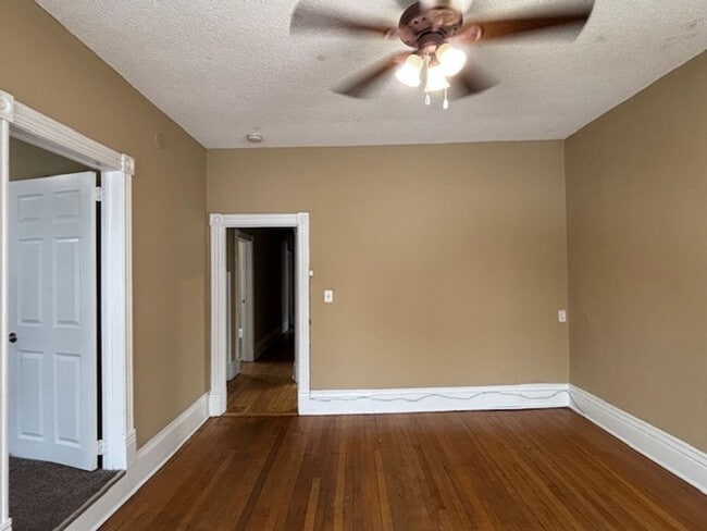 Building Photo - 548 Minnehaha Ave E