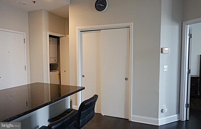 Foto del edificio - 7500 Woodmont Ave
