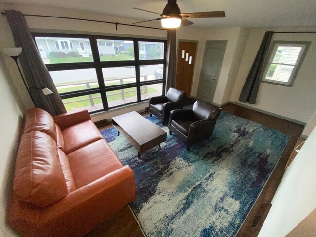 Building Photo - 2 Bedroom Home in Burlington VT Available ...