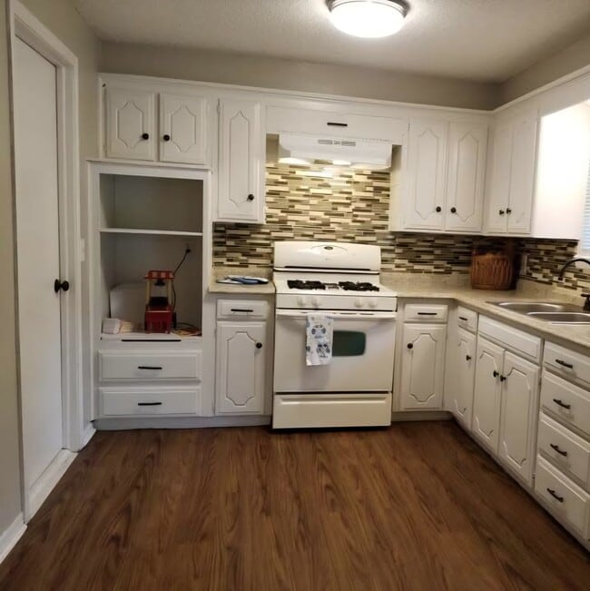 Building Photo - 5024 Brookdale Dr