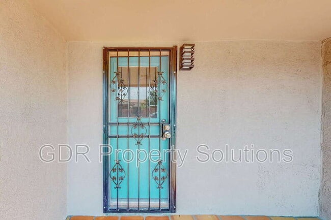 Building Photo - 1717 Griegos Rd NW