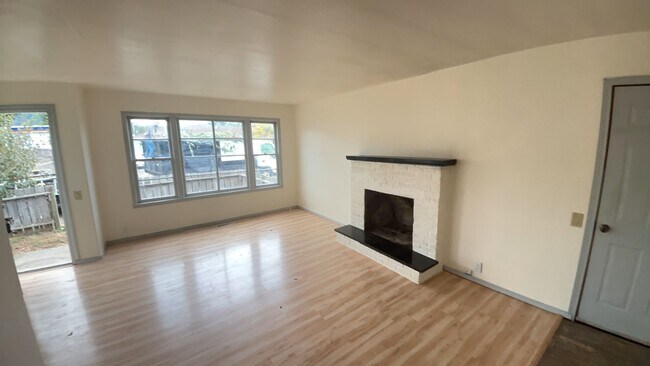 Foto del edificio - 577 NW T St