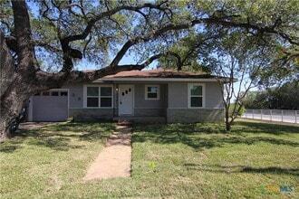 Building Photo - 106 Woodland Ave