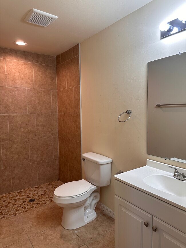 Main Bathroom with stand shower - 4427 SW 9th Ave
