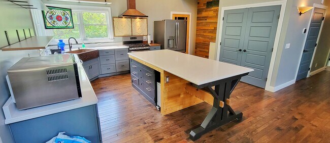 Building Photo - 415 Grimm Road