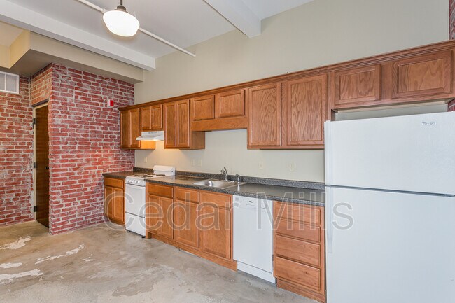 Foto del edificio - 3003 E Kellogg Dr S