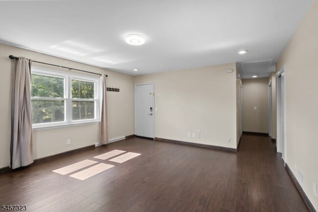 Building Photo - 58 Jardine Rd