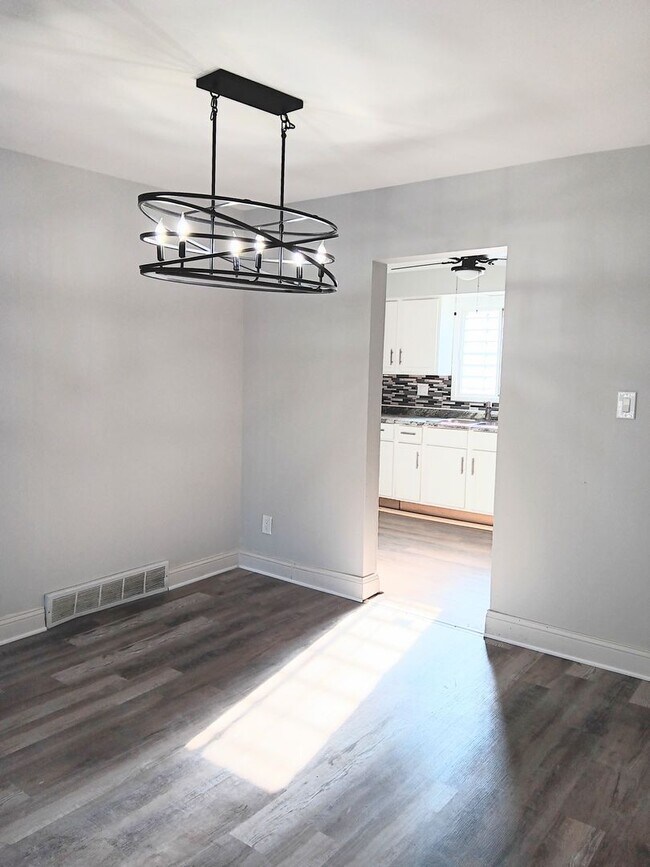 Foto del edificio - 3 Bedroom Sunnyside Beauty