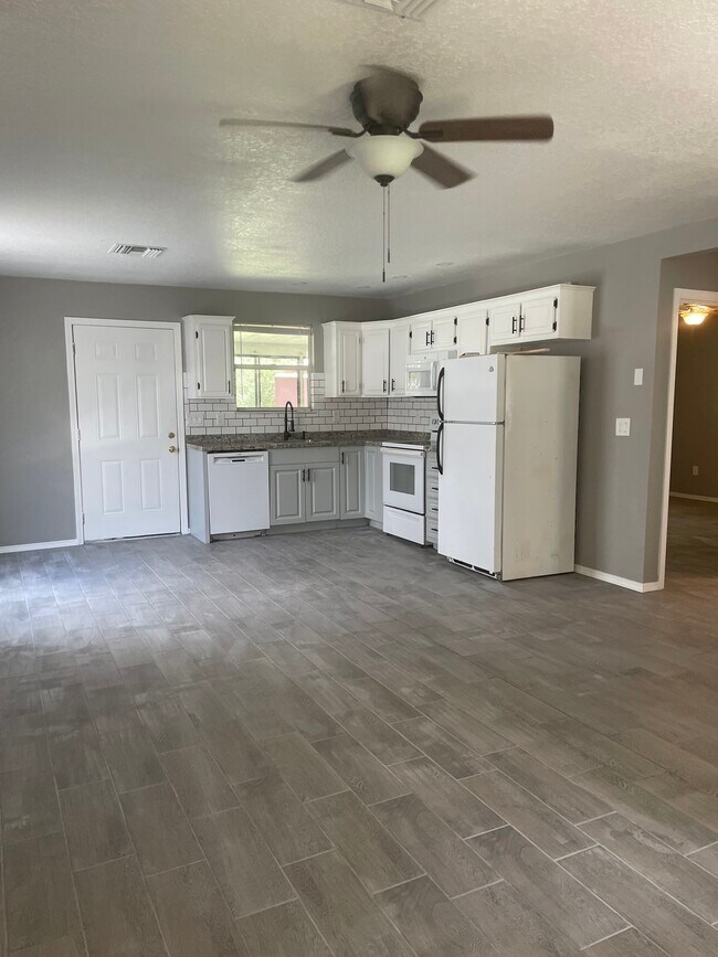 Building Photo - 7069 S Threshold Pt