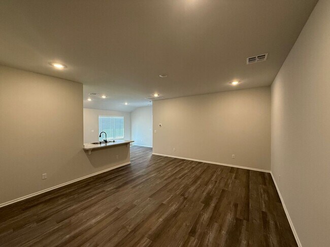 Foto del edificio - Brand New Spacious 3 Bedroom Home in Musta...