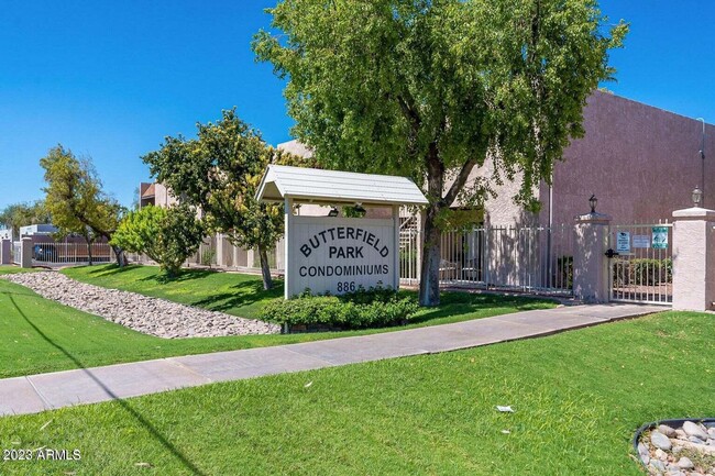 Building Photo - 2 BEDROOM 2 BATH CONDO WITH A COMMUNITY POOL