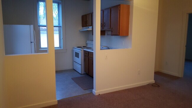 Building Photo - 817 Ringwood Ave