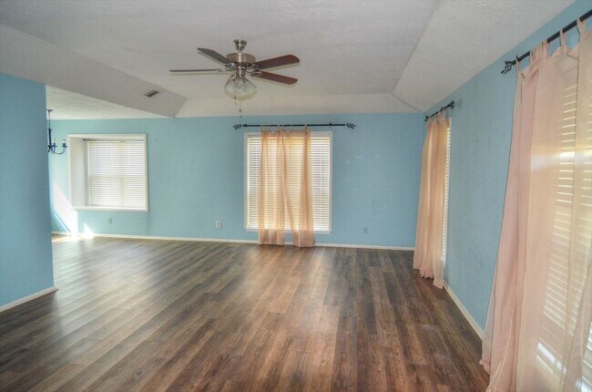 Building Photo - 1008 Field Trail Dr