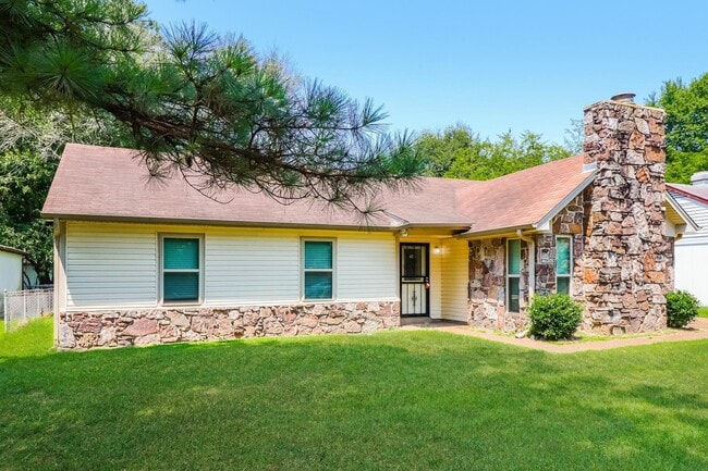 Building Photo - 5829 Lake Port Dr