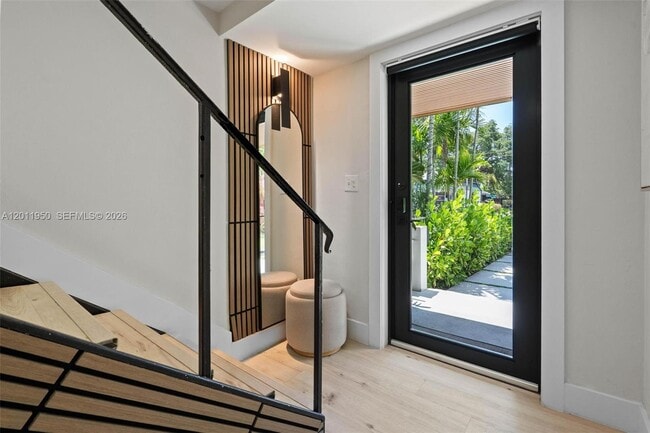 Foto del edificio - 1687 NE 142nd St