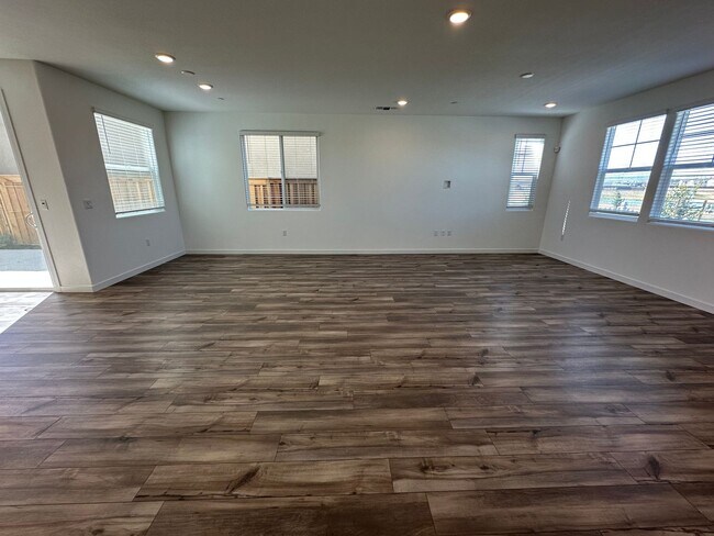 Foto del edificio - Stunning, Sun-Drenched 4BR + Loft Home in Lakeview – Loaded with Premium Upgrades!