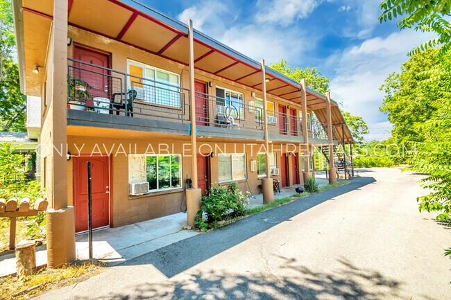 Building Photo - 241 N 8th W