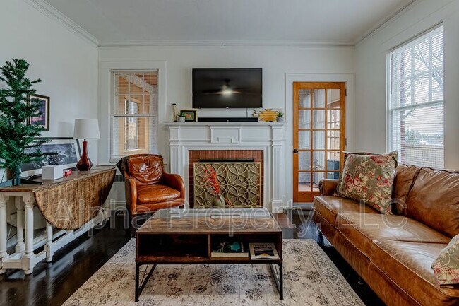 Building Photo - 710 Augusta St