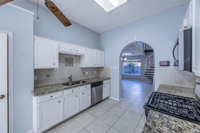 Foto del edificio - 9402 Calwood Cir