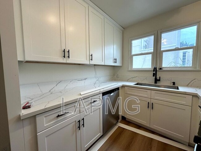 Building Photo - 3936 Kentucky Dr