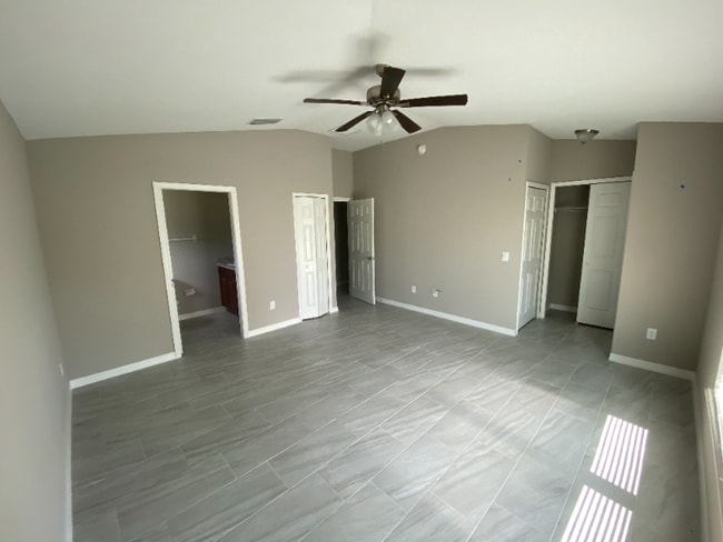 Building Photo - 2893 S Palmetto Ave