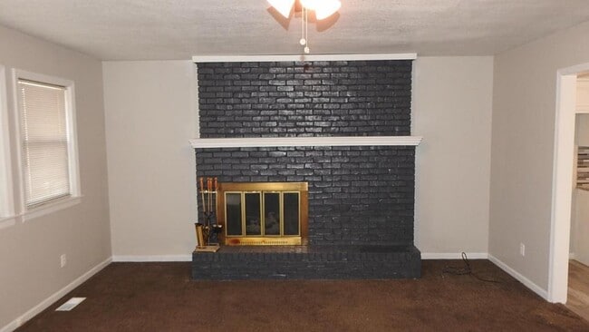 Building Photo - 1813 Glenn Hendren Dr