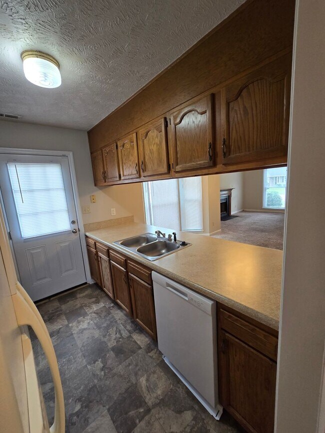 Foto del edificio - 6850 Shawcross Ln