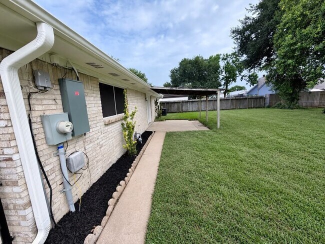 Foto del edificio - 3428 Hickory Ln