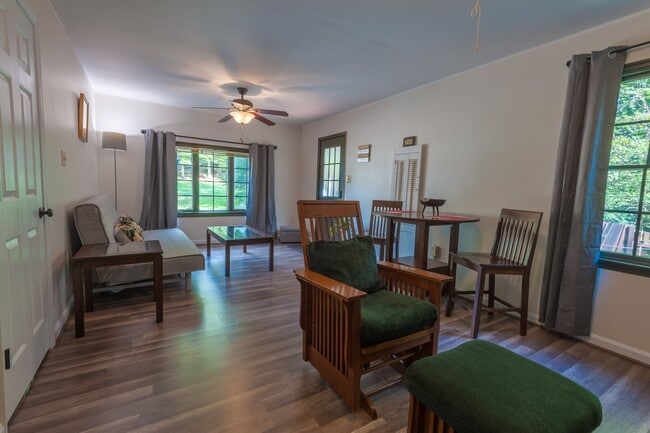 Living room - 202 Chinaberry Dr