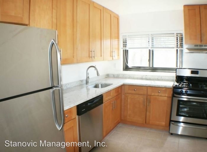 Foto del edificio - 160 Theodore Fremd Ave