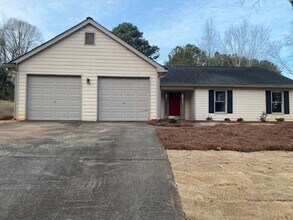 Building Photo - 1194 Meadow Oaks Dr NW