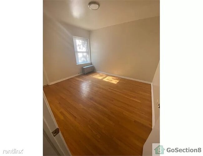 Building Photo - 234 N Pine Ave