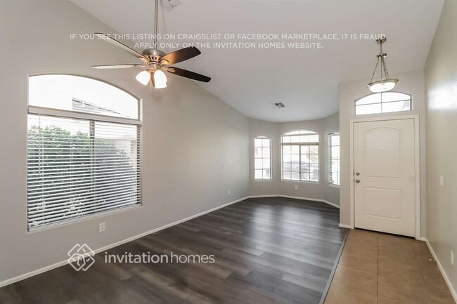 Foto del edificio - 7261 W Glenn Dr