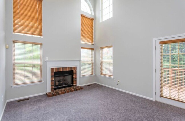 Building Photo - 105 Farrington Ct