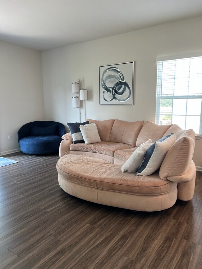 Building Photo - 105 Abersham Dr