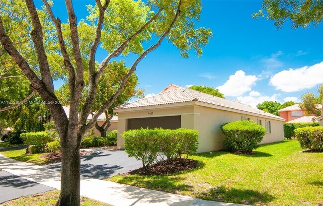 Building Photo - 4420 Dogwood Cir