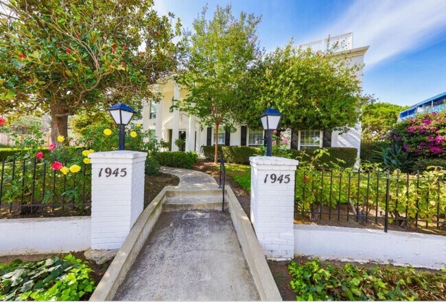 Foto del edificio - ENCHANTING 1 Bd/1 Ba Ground Floor Unit w/O...