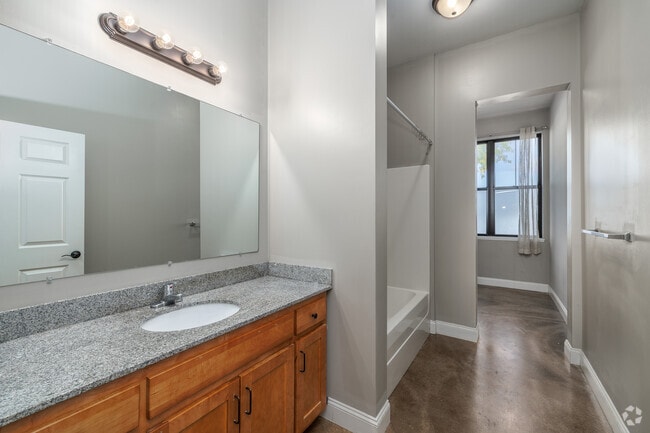 1BR, 1BA - 850SF - Bathroom - Clinton Street Commons Apartments