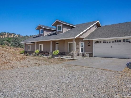 Building Photo - 19081 Mustang Dr