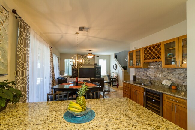 Foto del edificio - RESORT-STYLE LIVING!!!