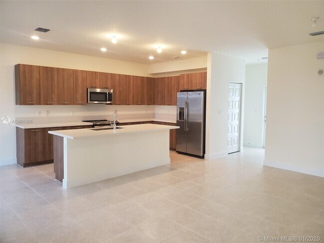 Building Photo - 4670 NW 84th Ave