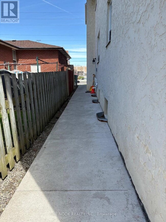 Photo du bâtiment - 174 Stevenson Rd S