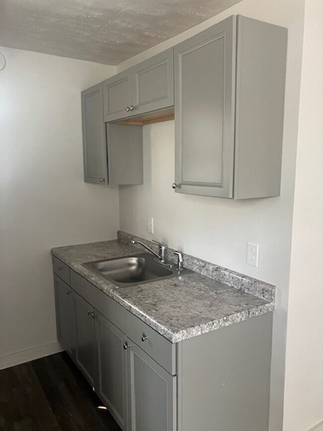 Foto del edificio - 803 E Washington St