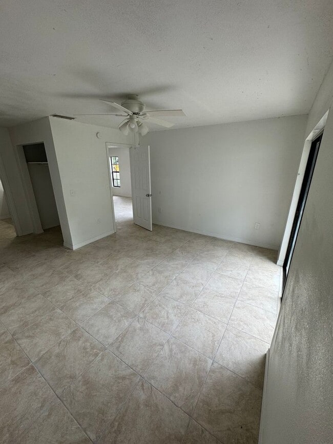Building Photo - Charming 2-Bedroom Duplex on a Private Cor...
