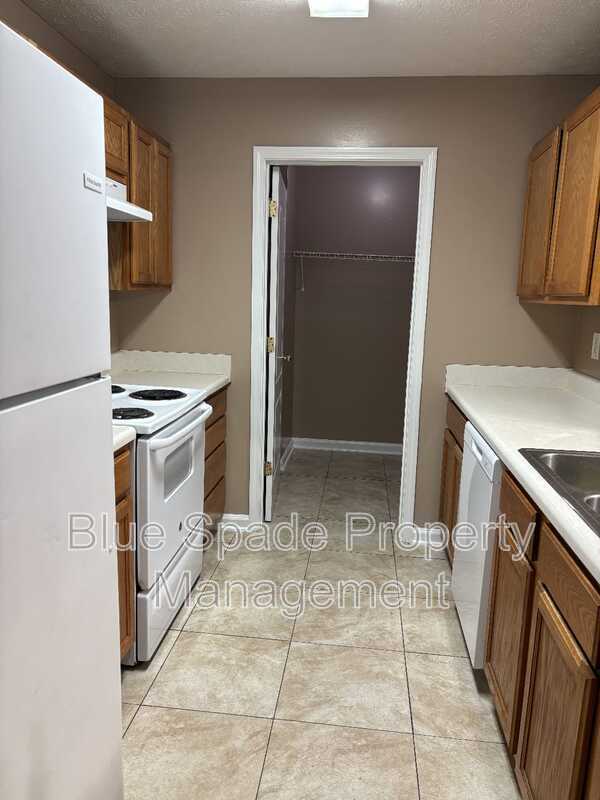 Foto del edificio - 6237 Dorsett Shoals Rd