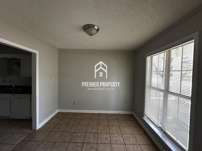 Building Photo - 5070 Barkshire Dr
