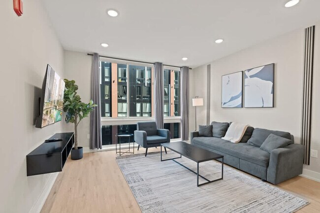 Building Photo - 901 Canal St