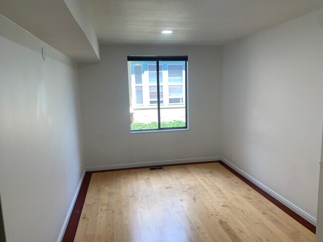 Foto del edificio - 120 G St