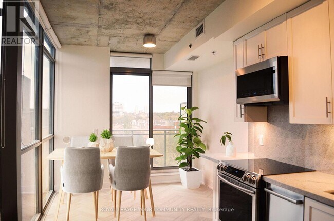 Photo du bâtiment - 630-630 Queen St E